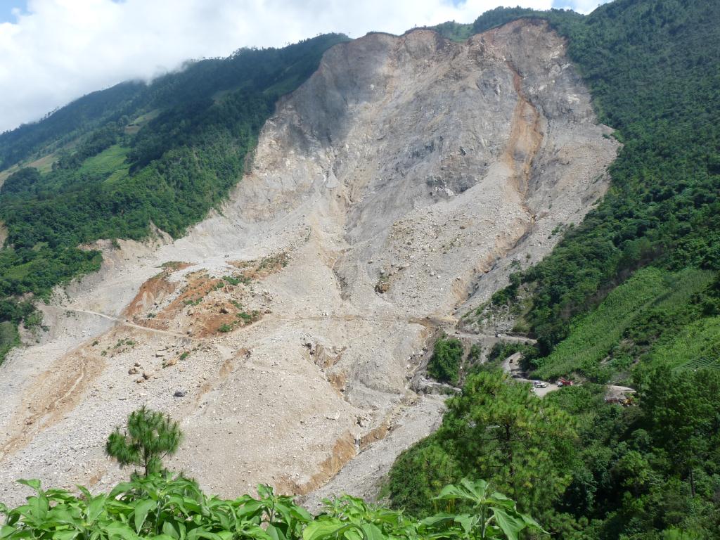 Guatemala: Detour around massive landslide
