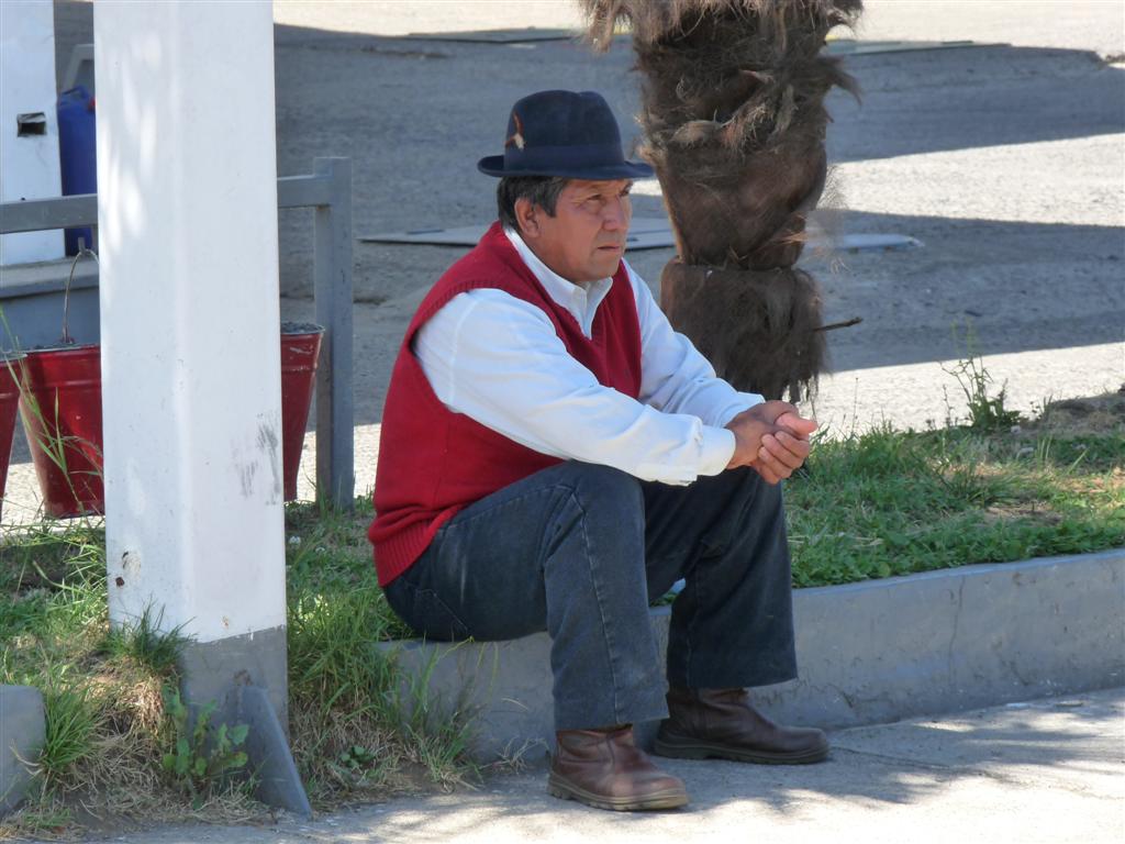 Chile: Waiting for bus in Vivanco