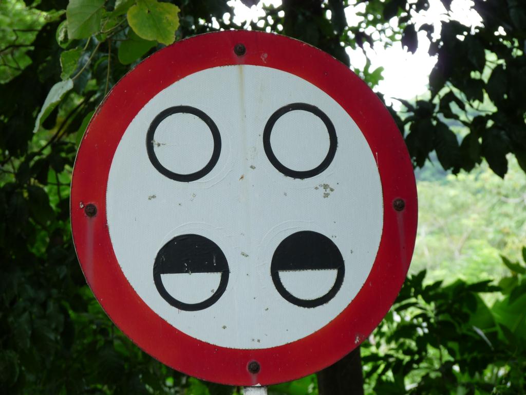 Colombia: Traffic Sign