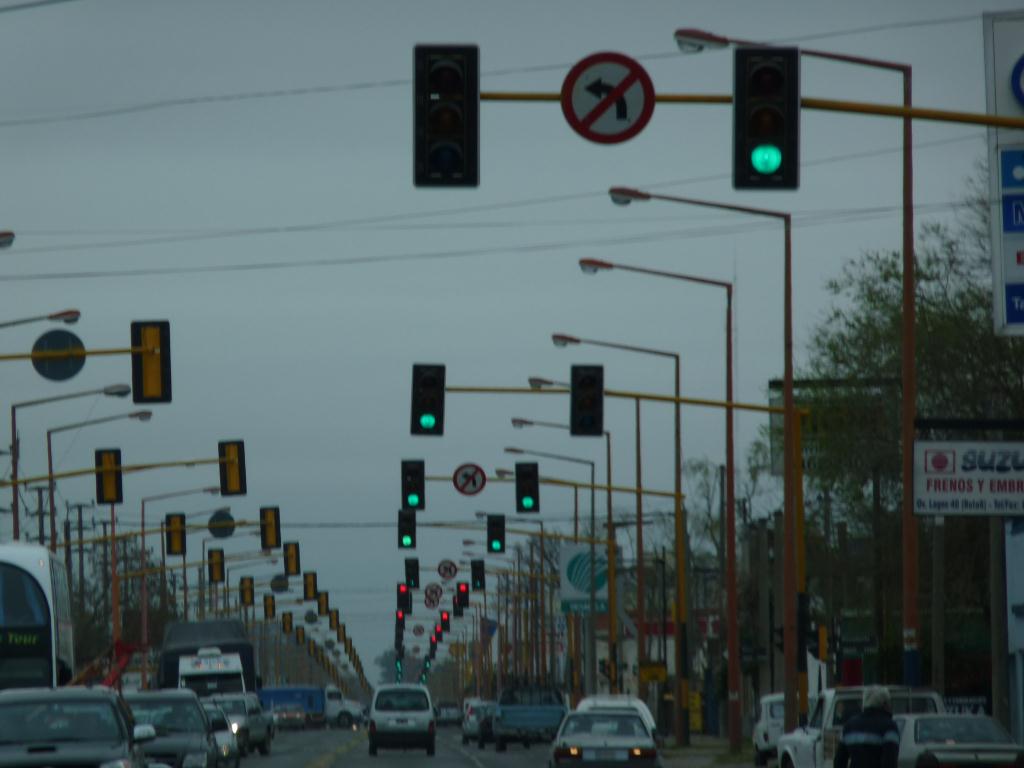 Argentina: Traffic lights at Vendo Tuerto