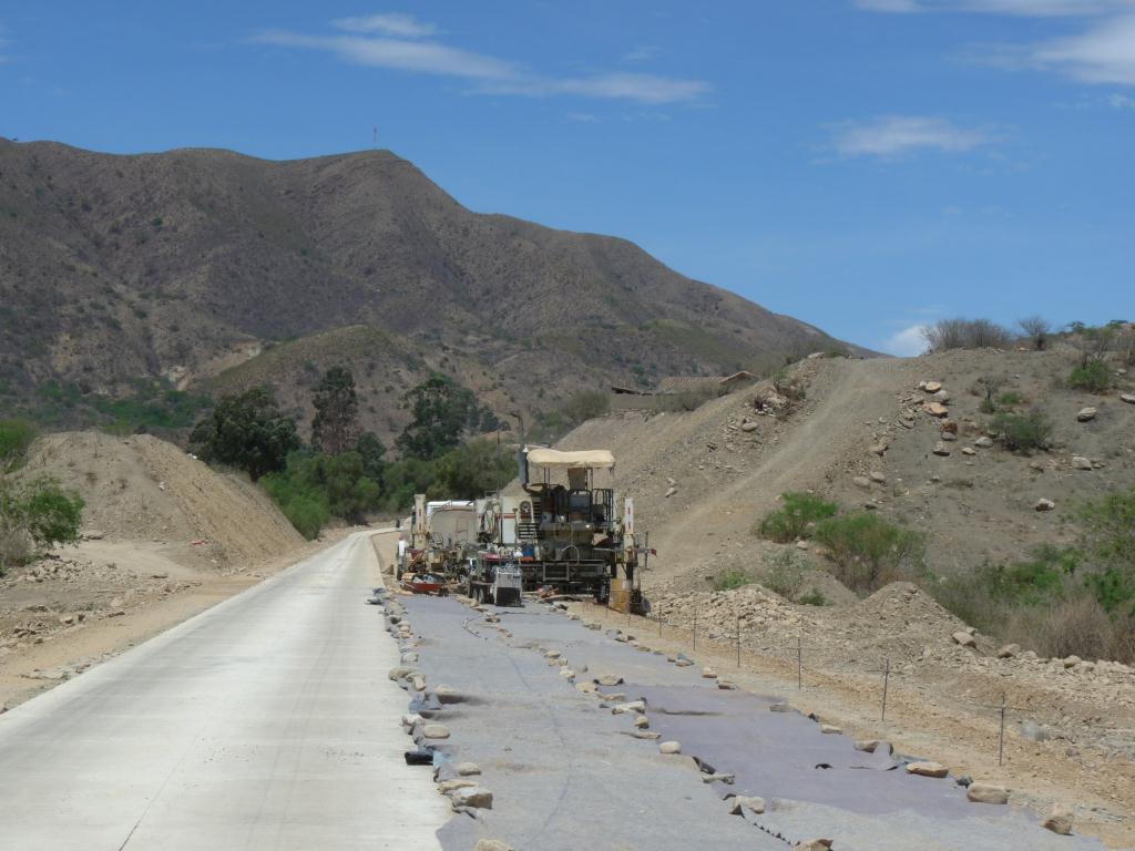 Bolivia: Concrete pavement en route Padilla