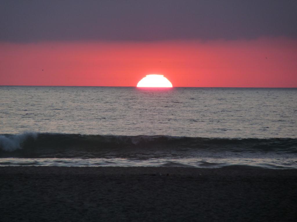 Chile: Sunset over Arica Beach