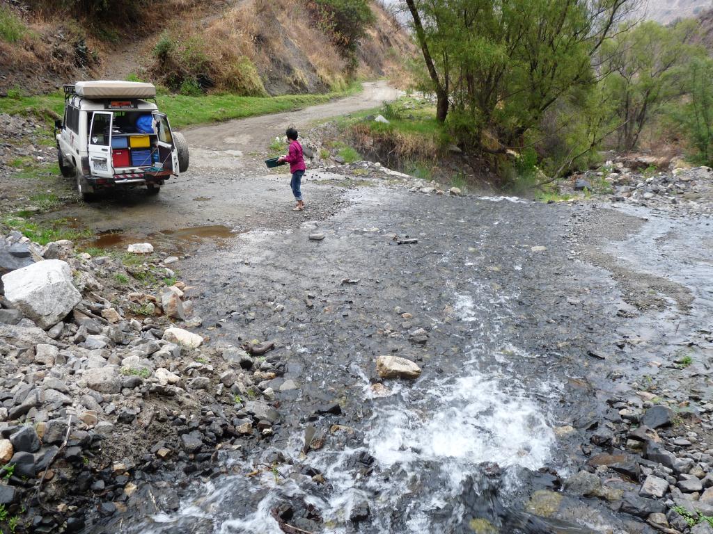 Peru: en route Canyon del Pato, washing from a hot water stream