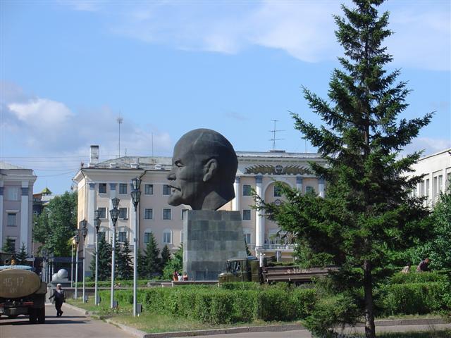 Russia: Ulan Ude - biggest Lenin Head